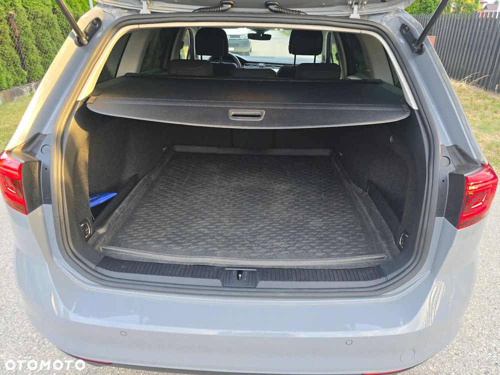 Volkswagen Passat - 14