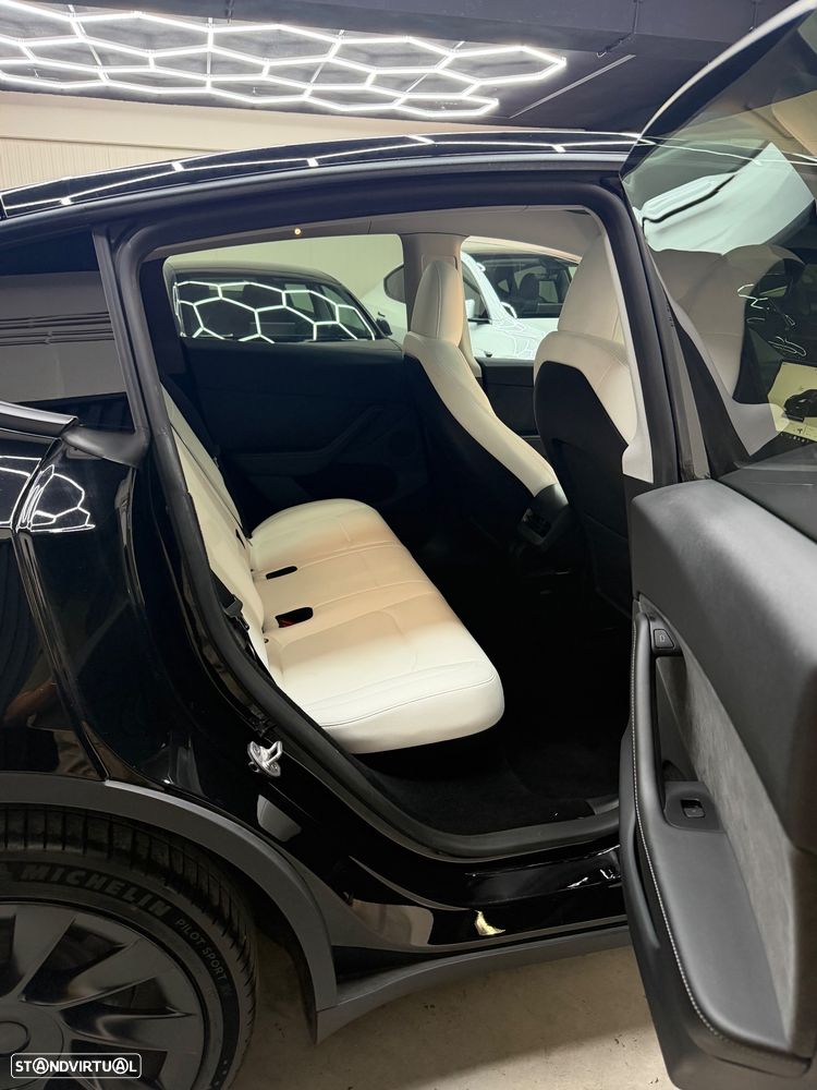 Tesla Model Y Long Range Dual Motor AWD - 7