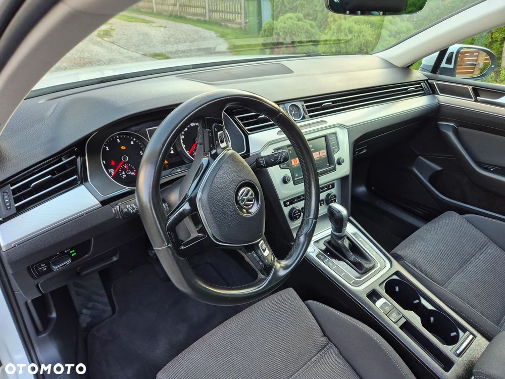 Volkswagen Passat - 23