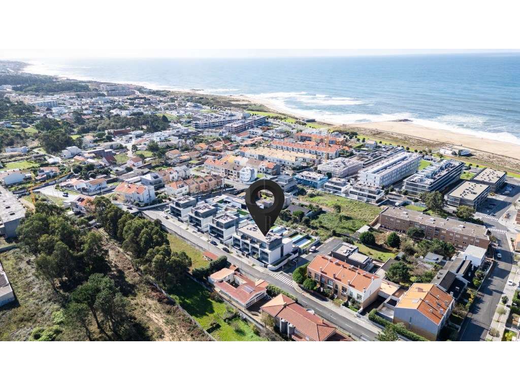 MORADIA DE LUXO T4 NA PRAIA DOS SALGUEIROS - Grande imagem: 2/57