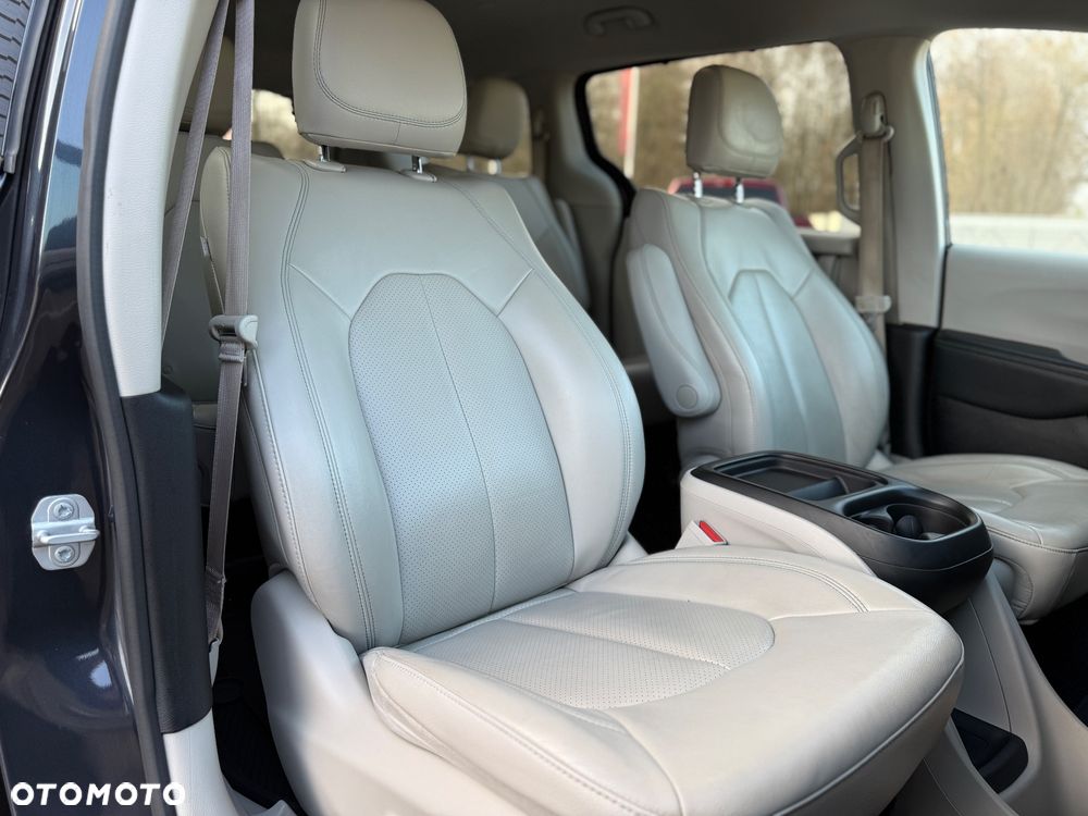 Chrysler Pacifica - 29