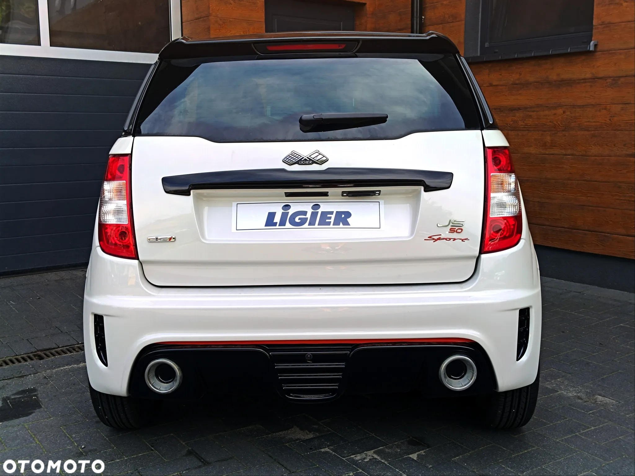 Ligier JS50 - 5