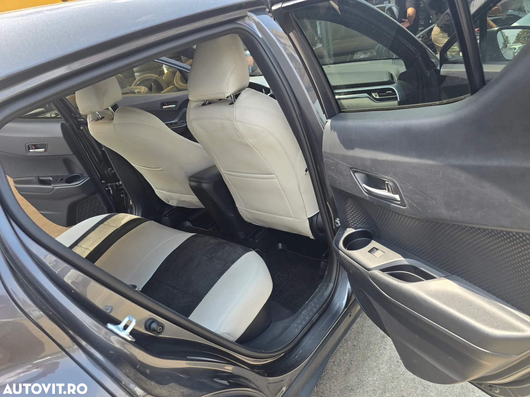 Toyota C-HR 1.8 Hybrid Team Deutschland - 14