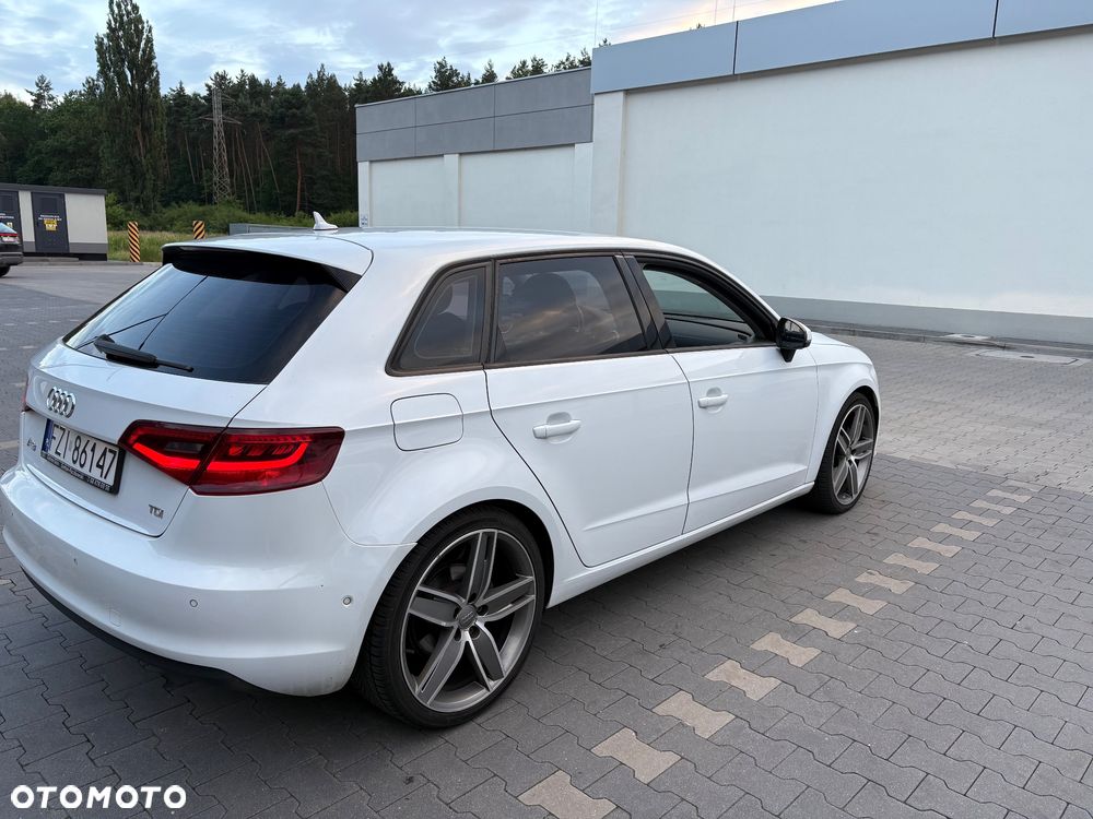 Audi A3 Sportback 2.0 TDI Ambiente S tronic - 11