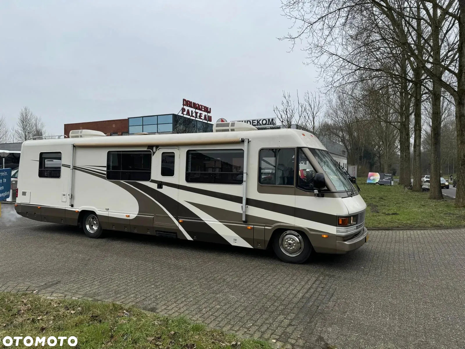 Chevrolet Winnebago - 2