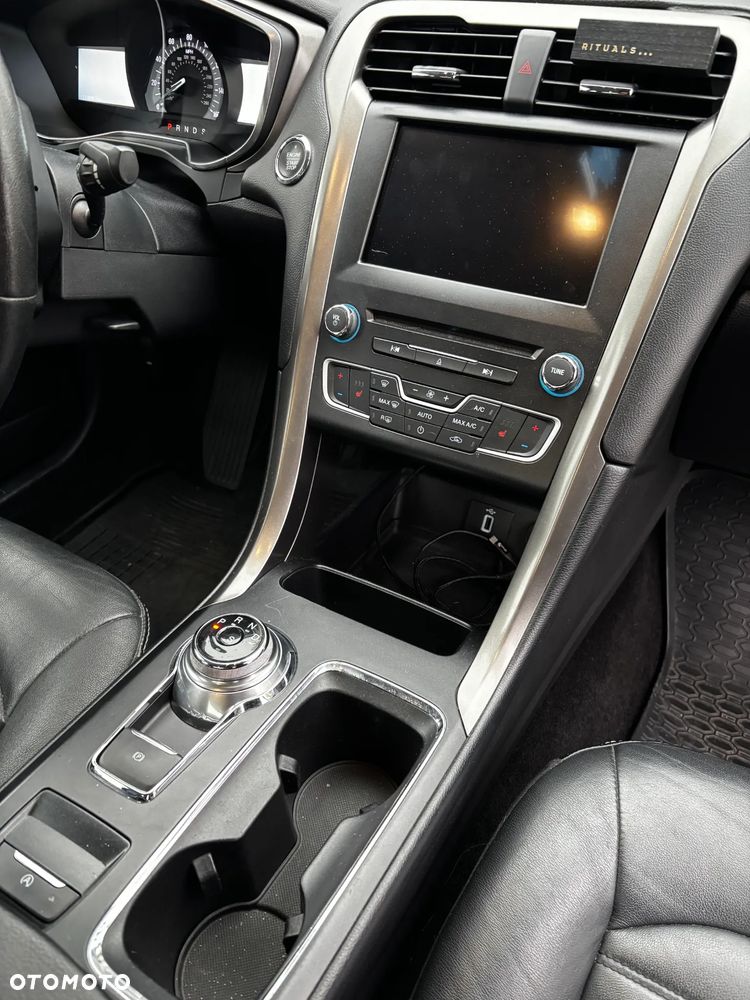 Ford Fusion - 10
