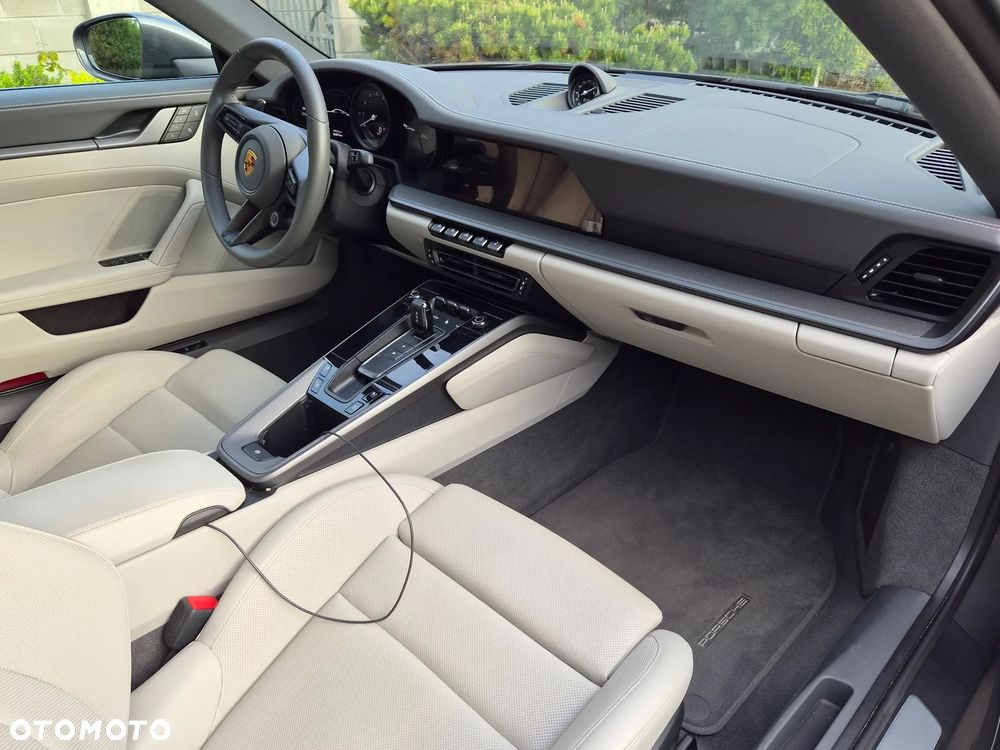 Porsche 911 Carrera - 10