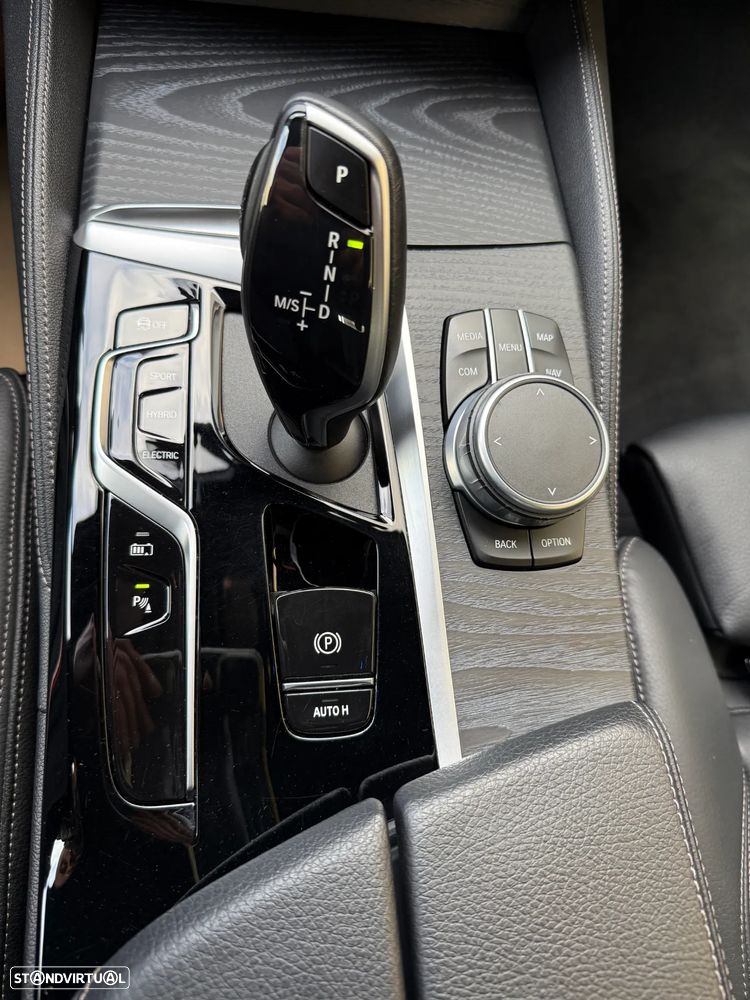 BMW 530 e Pack Desportivo M - 14