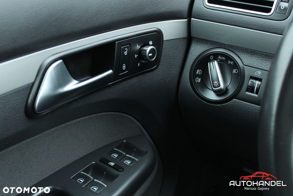 Volkswagen Touran - 8