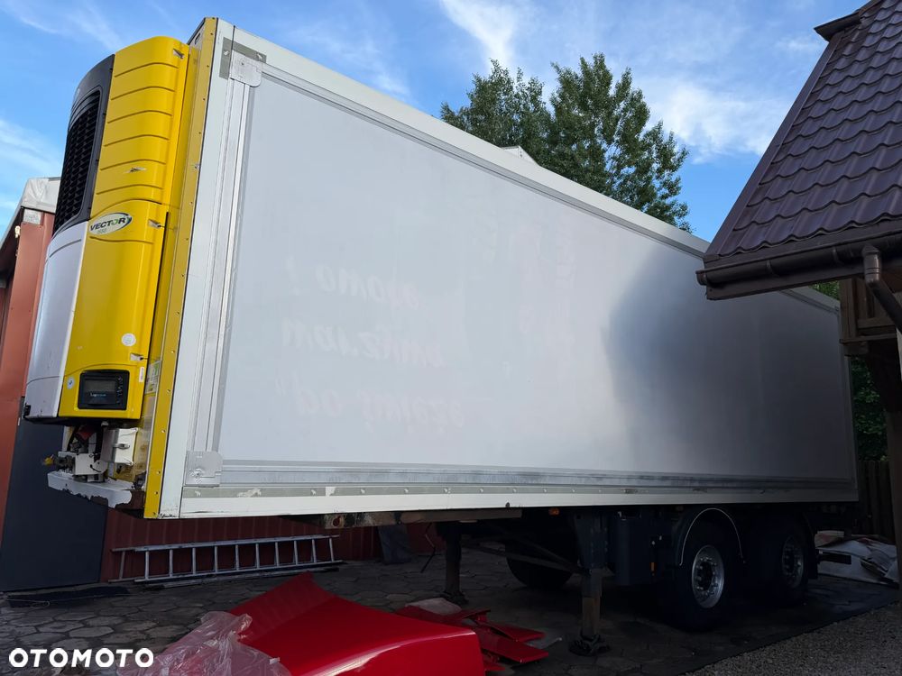 Schmitz Cargobull CARRIER VECTOR 1550 / OŚ SKRĘTNA / WINDA + ROLETA / 22 PALETY DŁ. 9 M / IDEALNA DO MIASTA / ŚWIETNIE ZWROTNA i SKRĘCAJĄCA NACZEPA / DOSTĘPNE 3 SZTUKI !! - 5