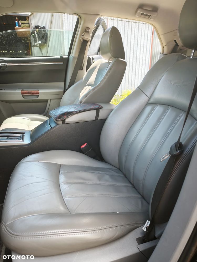Chrysler 300C 5.7 V8 Hemi - 8