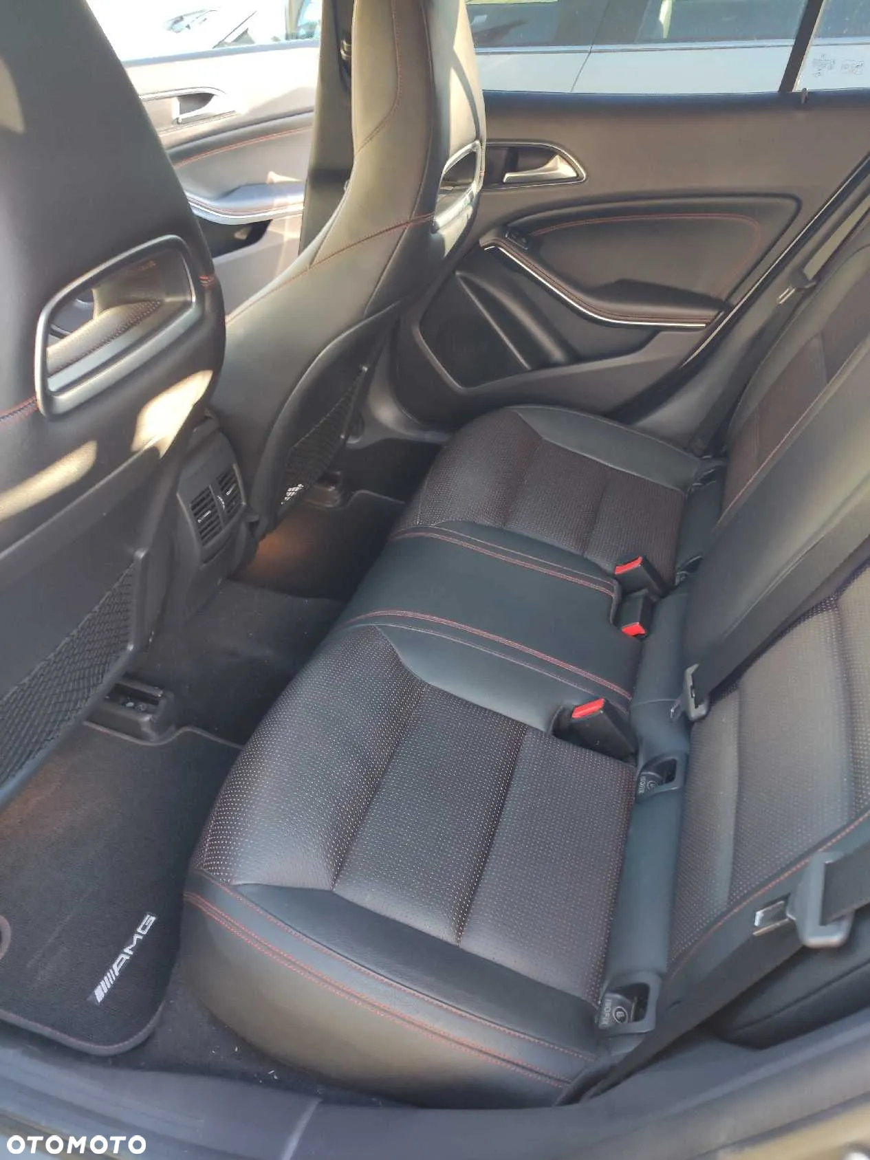 Mercedes-Benz GLA 250 4-Matic - 11