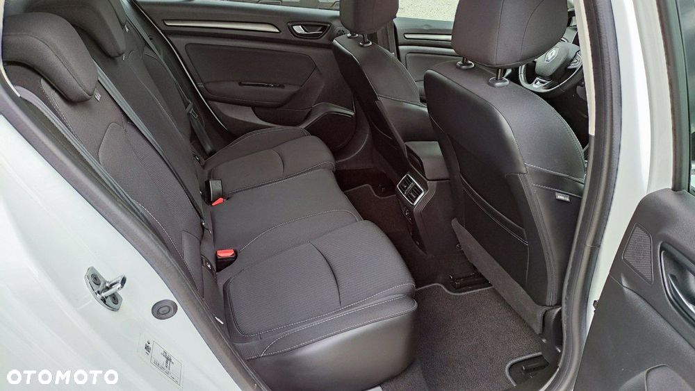 Renault Megane ENERGY TCe 140 EDC BUSINESS - 24