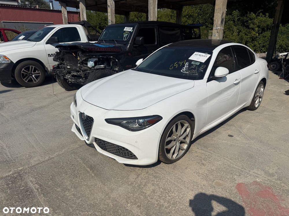 Alfa Romeo Giulia 2.0 Turbo 16V AT8-Q4 Veloce Ti - 2