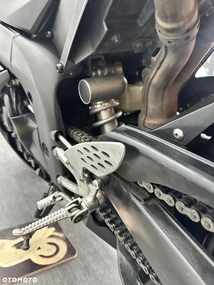 Yamaha R1 - 16