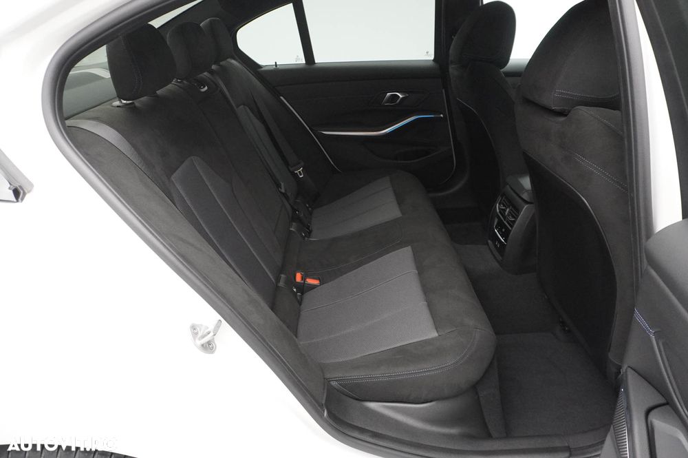 BMW Seria 3 320d xDrive AT MHEV - 16