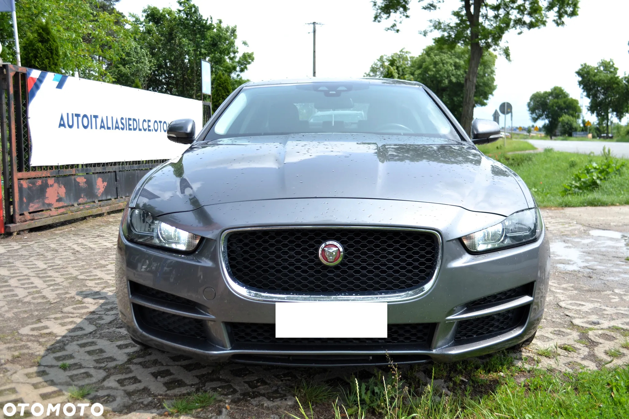 Jaguar XE 20d Prestige - 3