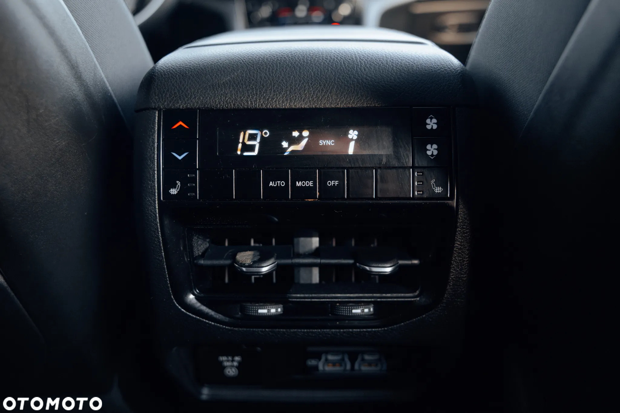 Jeep Grand Cherokee - 31
