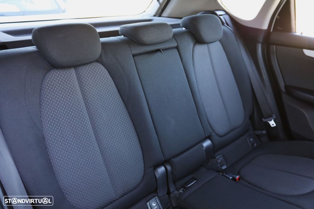 BMW 216 Active Tourer d Aut. Luxury Line - 17