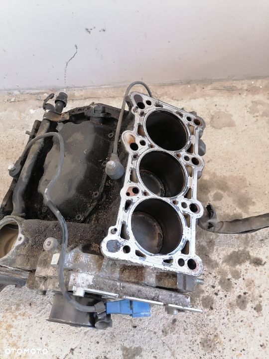 Blok Silnika Aluminiowy + 4 Tłoki Na Stolik 3.0 V6 ASN Audi - 2