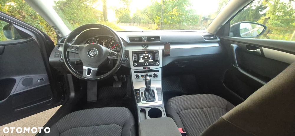 Volkswagen Passat - 12