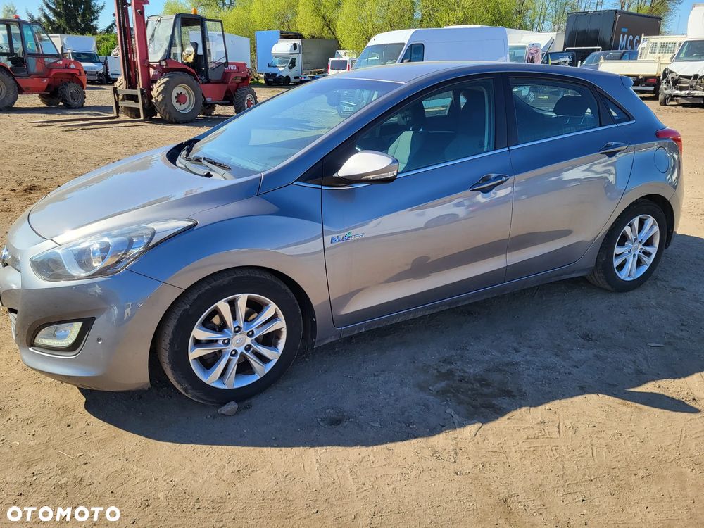 Hyundai i30 blue 1.6 CRDi Trend - 13
