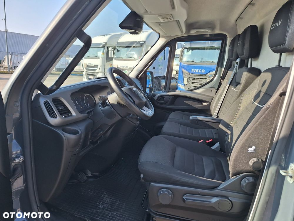 Iveco 35S18 HiMatic furgon 16m blaszak automat FV23% MAXI - 10