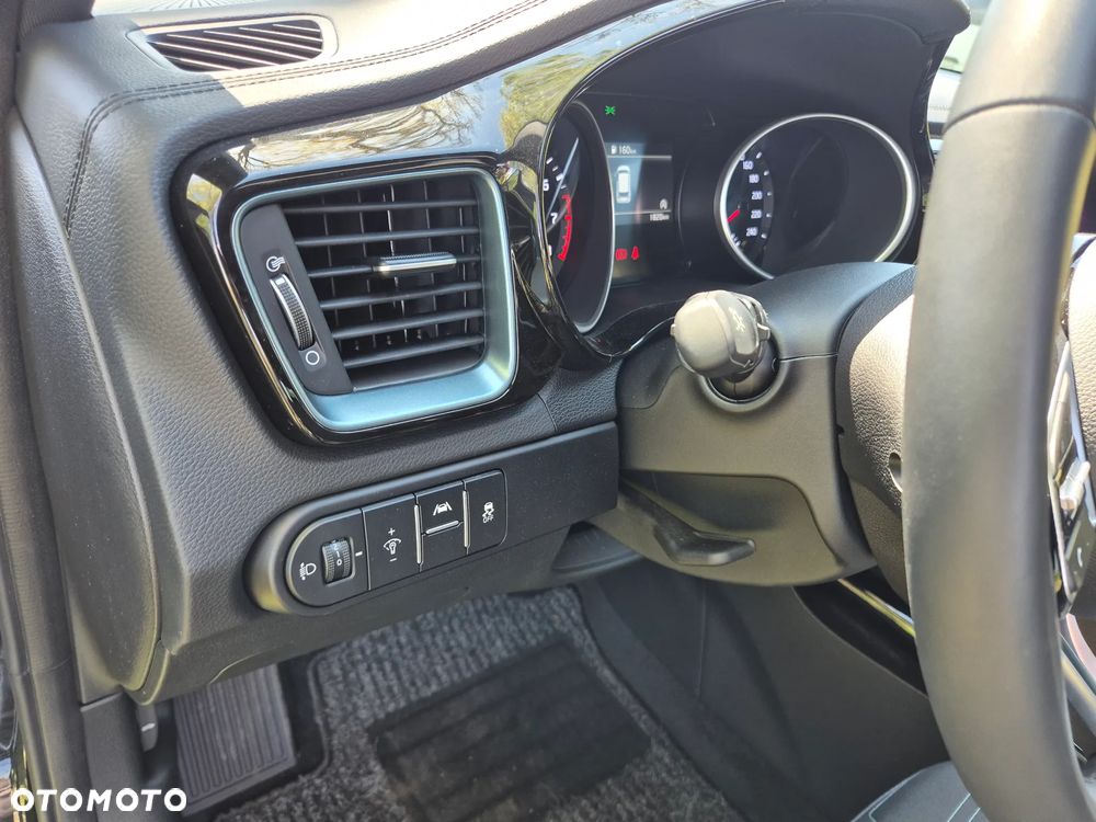 Kia Ceed - 8
