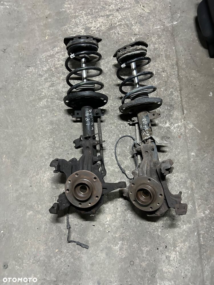 Renault Megane III zwrotnica lewa prawa mc-pherson kopyto noga 1.5 dci - 1