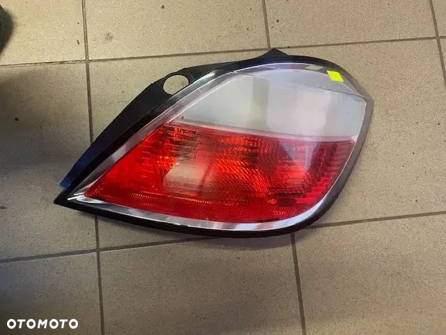 LAMPA TYŁ PRAWA OPEL ASTRA H HB - 1