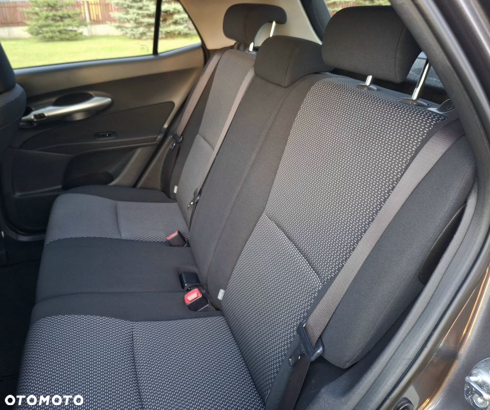 Toyota Auris 1.33 VVT-i Terra - 32