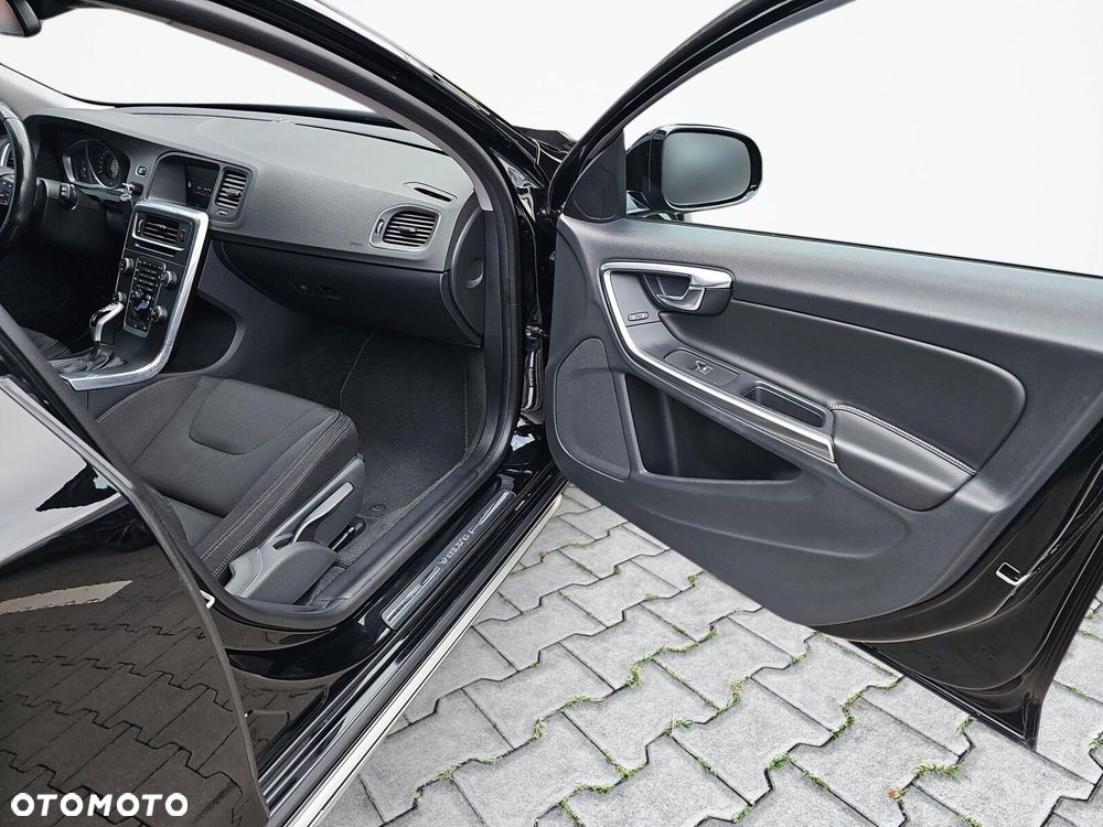 Volvo V60 Cross Country - 37