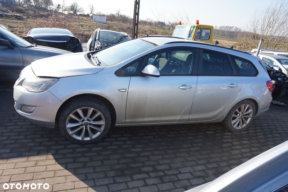 OPEL ASTRA IV J KOMBI 2011 Z176 1.7 CDTI A17DTJ 110KM M32 365 SREBRNY na części - 2
