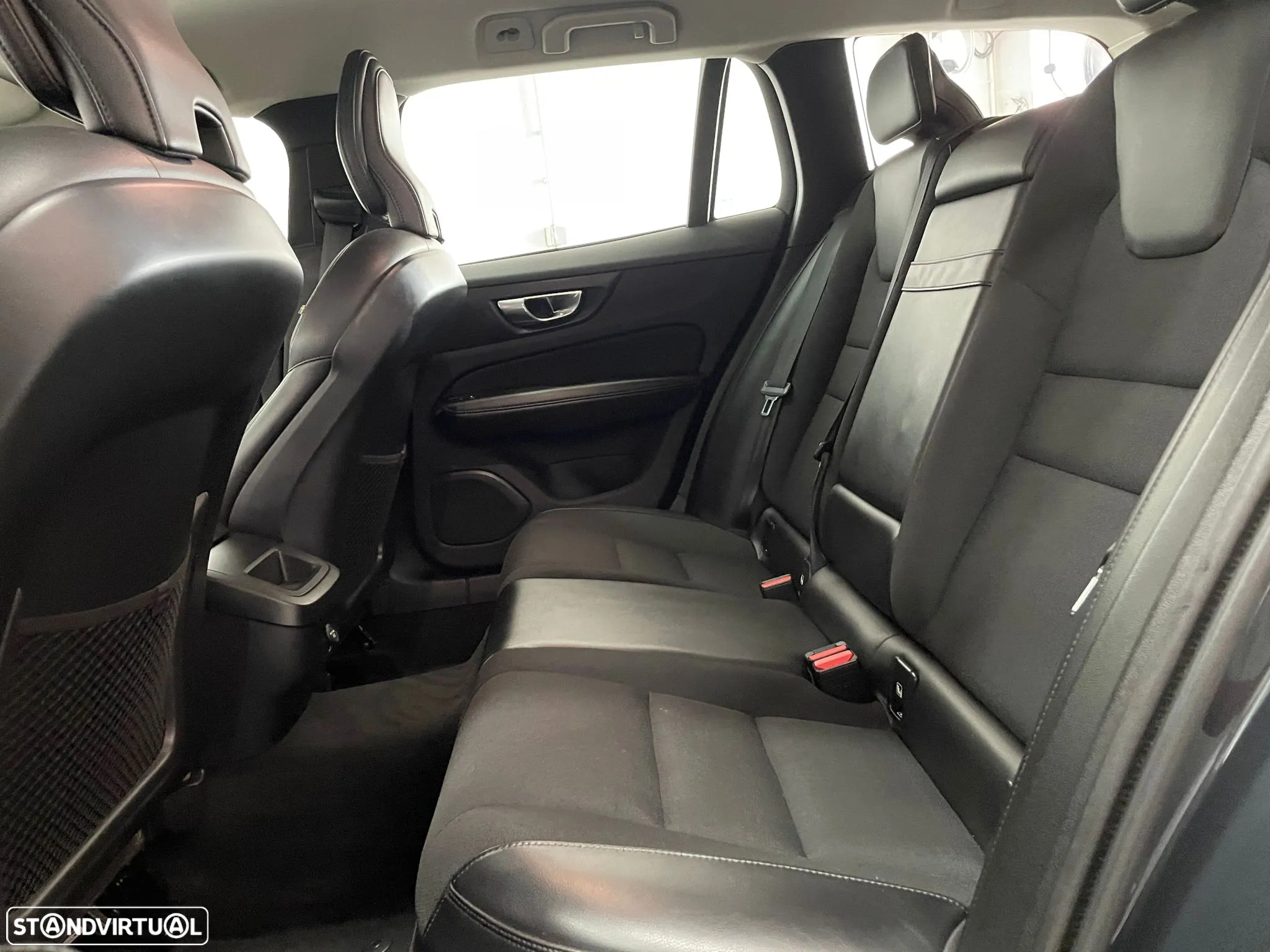 Volvo V60 2.0 D3 Momentum - 29