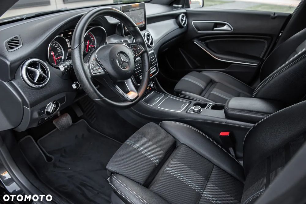 Mercedes-Benz CLA - 16