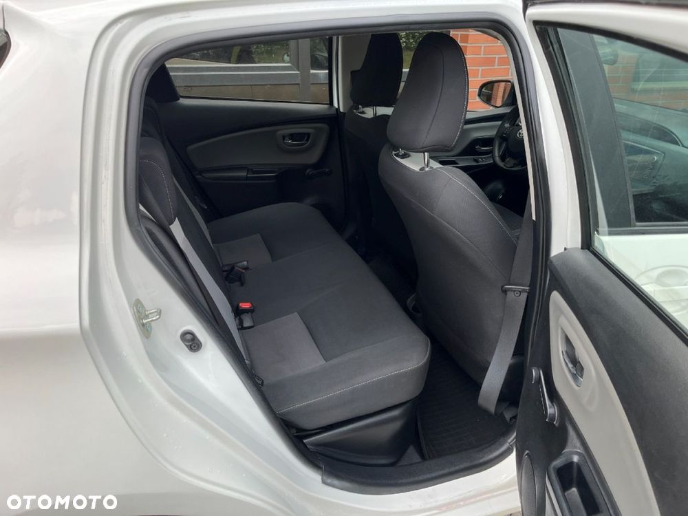 Toyota Yaris Hybrid 100 Business Edition - 20
