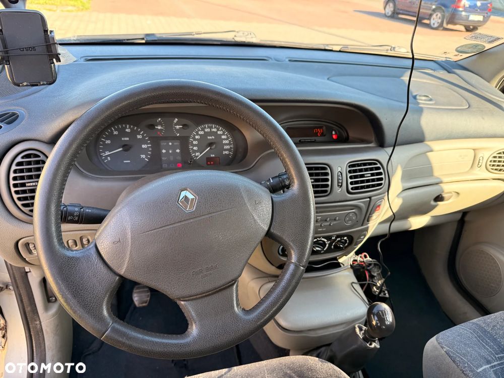Renault Scenic 1.6 16V EXA - 8