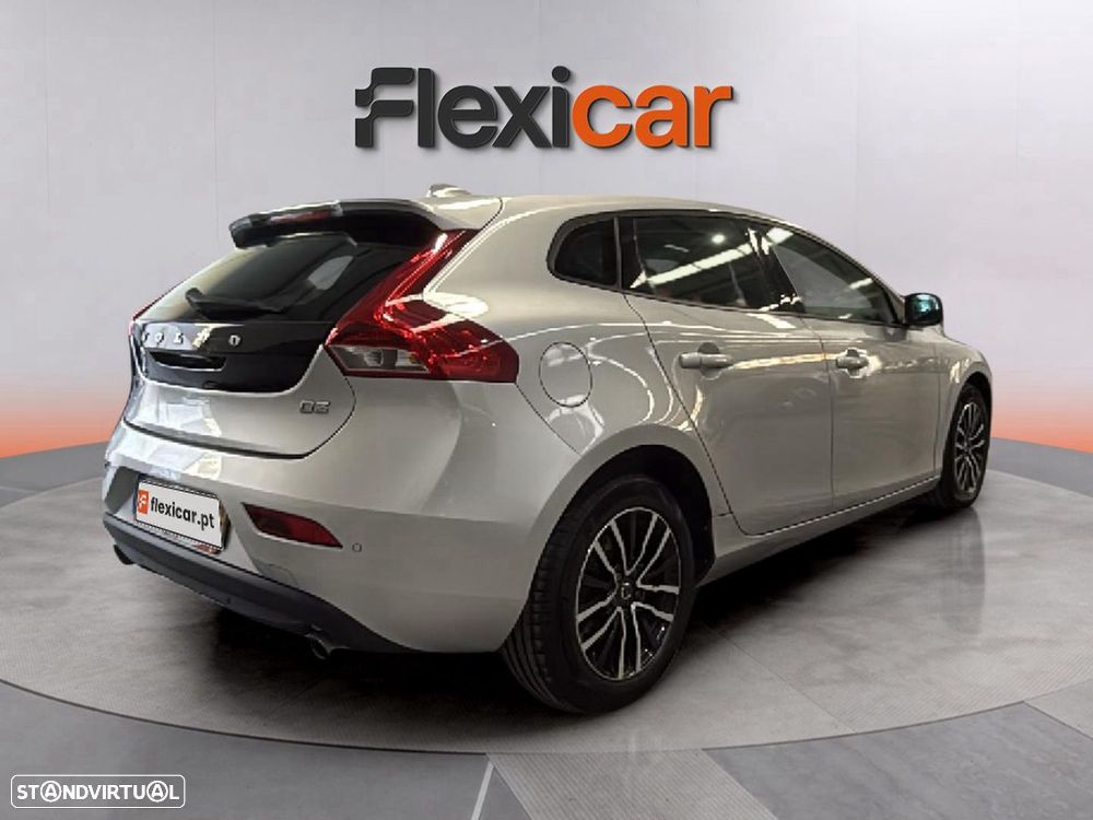 Volvo V40 2.0 D3 Momentum - 4