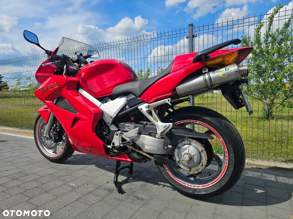 Honda VFR - 4
