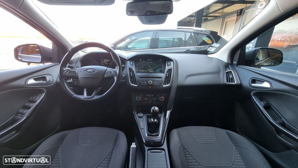 Ford Focus 1.5 TDCi ECOBlue Titanium - 4
