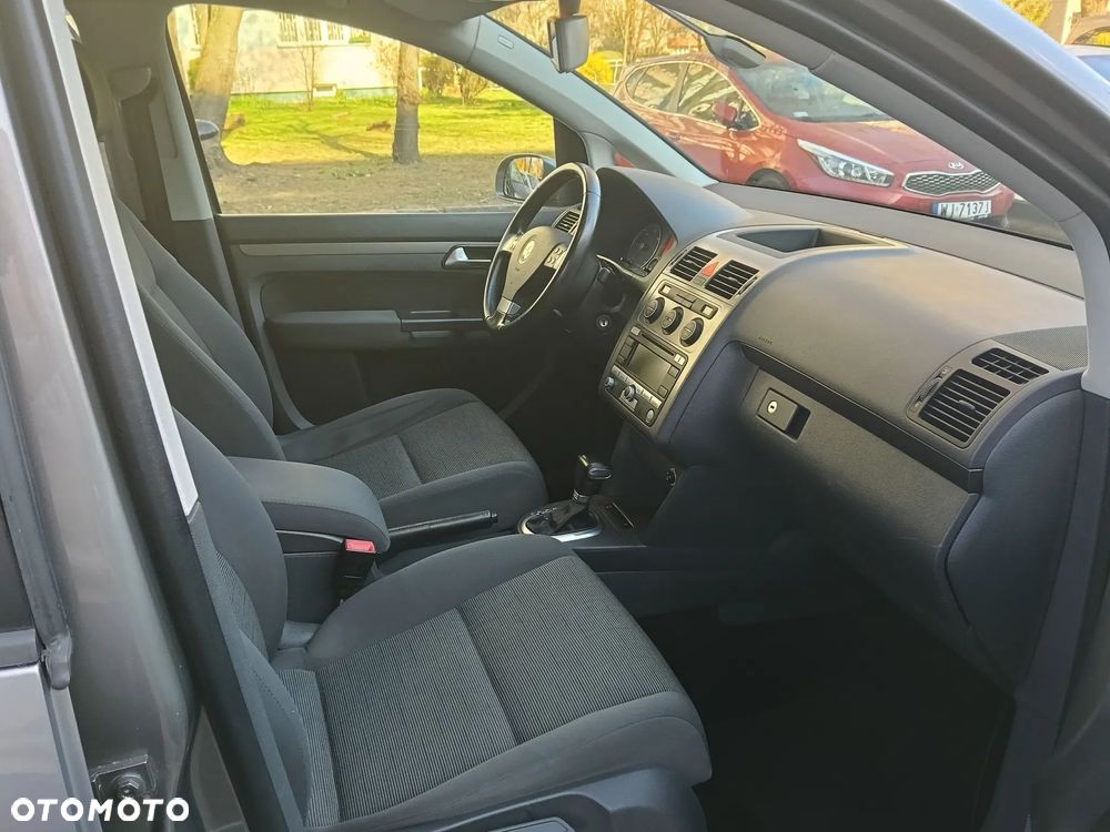 Volkswagen Touran 1.9 TDI Trendline DSG - 9