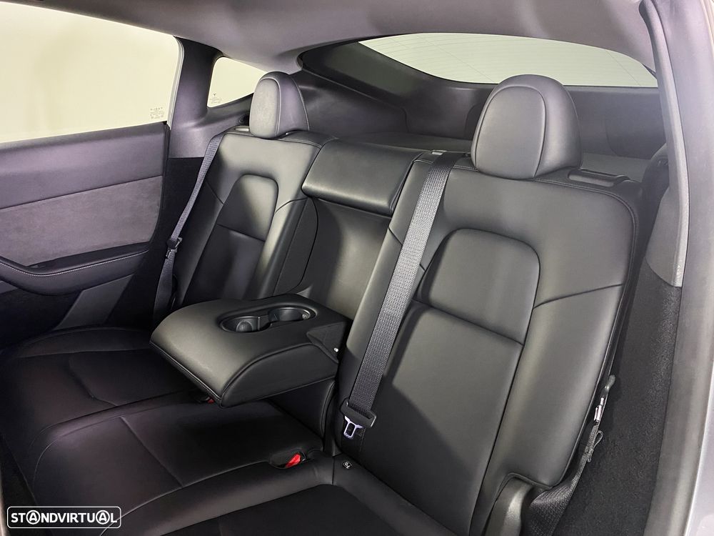 Tesla Model Y Long Range Dual Motor AWD - 18