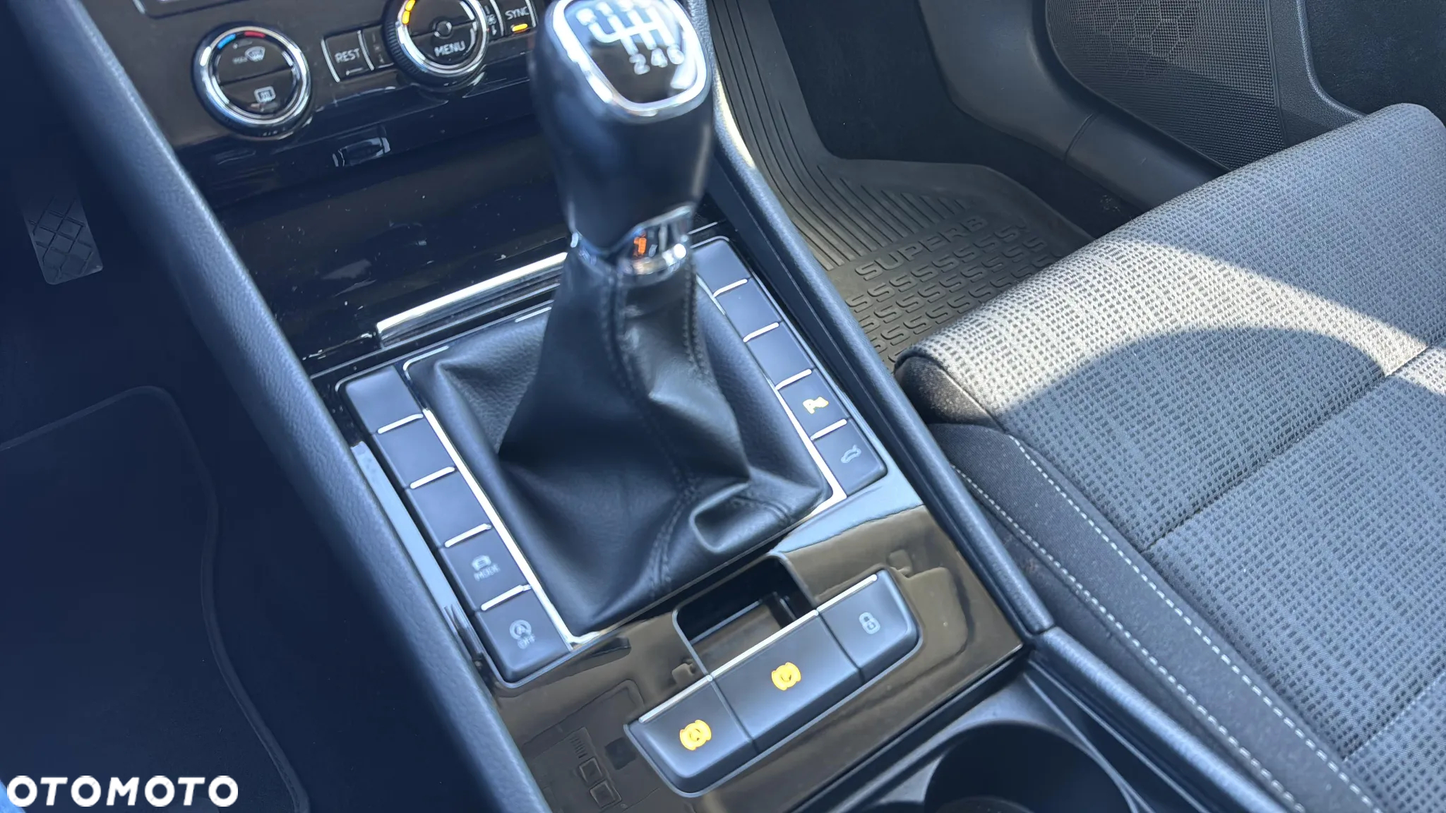 Skoda Superb 1.8 TSI Ambition - 22