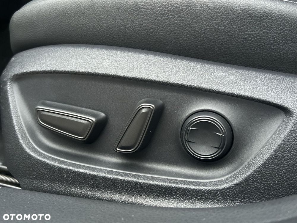 Toyota Camry 2.5 Hybrid Prestige CVT - 24