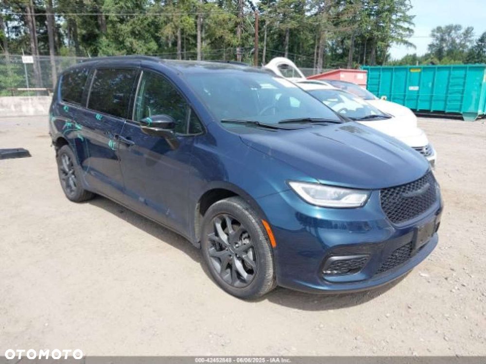 Chrysler Pacifica - 3