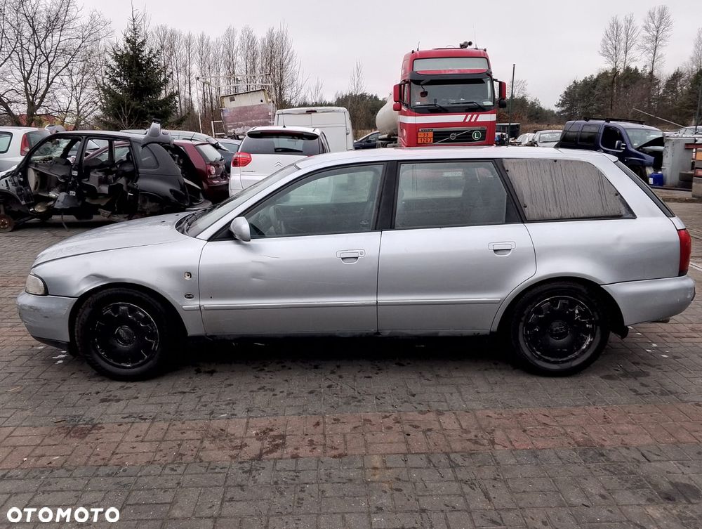 Audi A4 B5 (94-97r.) 1.6 B 100KM. Silnik AHL Skrzynia DCM lakier LY7M. Cały na części. GWARANCJA !!!  Przód Tył Zestaw Komplet Drzwi Klapa Zderzak Błotnik Maska Grill Atrapa Szyba Pas Lampa Lusterko Boczki Fotel Kanapa Kokpit Deska Rozdzielcza Przełącznik Włącznik Sterownik Przewody Wiązka Instalacja Moduł Komputer Czujnik Listwa Pompa Alternator Wtryski Głowica Rozrusznik Kompresor Sprzęgło Dwumas Silnik Skrzynia ABS Klimatyzacji Paliwa Wspomagania Kolektor Turbina Przepustnica Zawór Chłodnica Koło Hak Belka Sanki Zawieszenie Mcpherson Półoś Amortyzator Wydech Tłumik Zacisk Most - 4