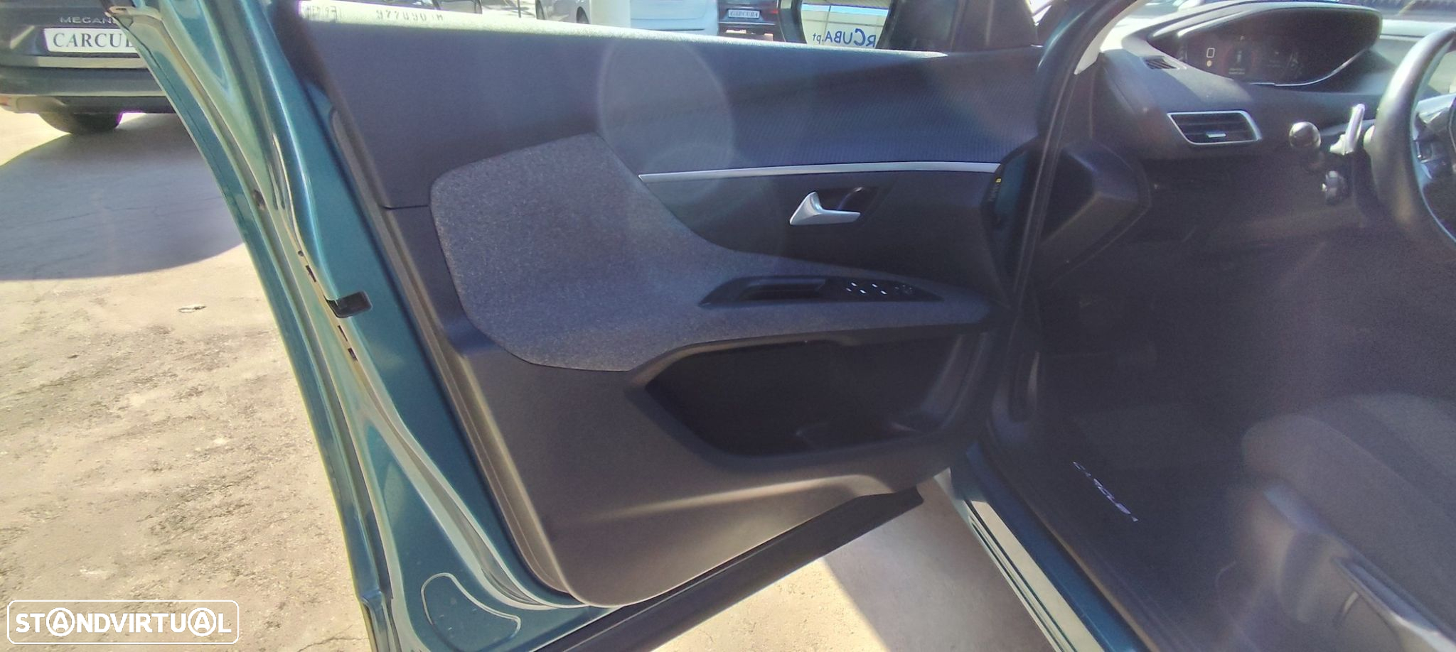 Peugeot 5008 1.6 BlueHDi Allure EAT6 - 25
