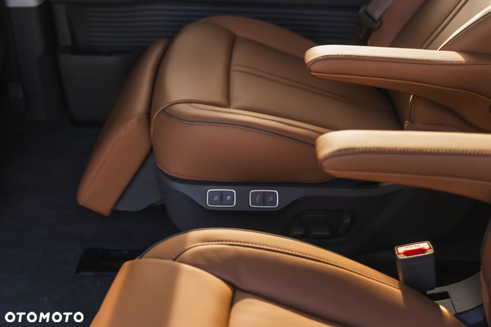 Hyundai Staria 1.6 T-GDI HEV Luxury - 17