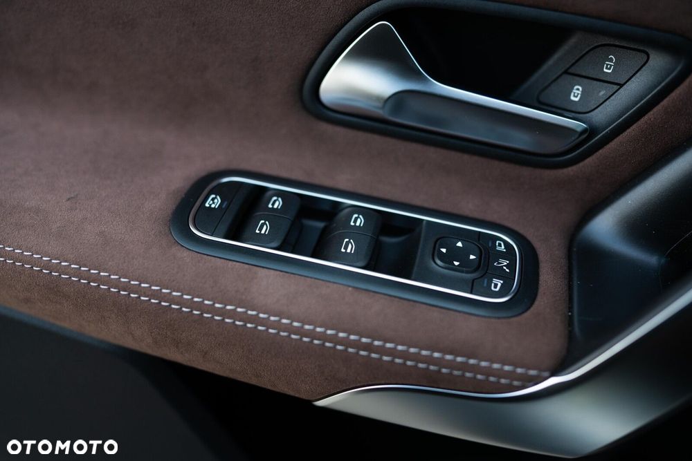 Mercedes-Benz CLA - 12