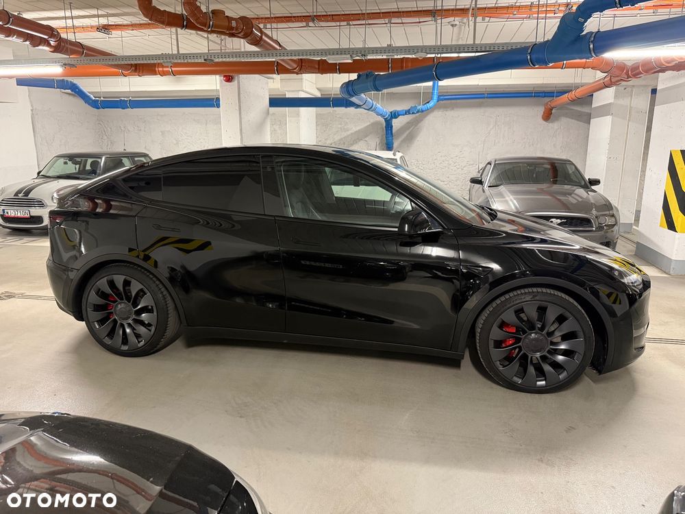 Tesla Model Y Performance AWD - 13